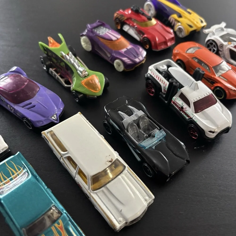 Lot 12 Hot Wheels Cars Model Toys Impavido 1, Chevelle Wagon,‎ Buzz Bomb Mattel